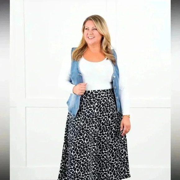 NWT Sew In Love Midi Animal Print Skirt - Picture 6 of 8